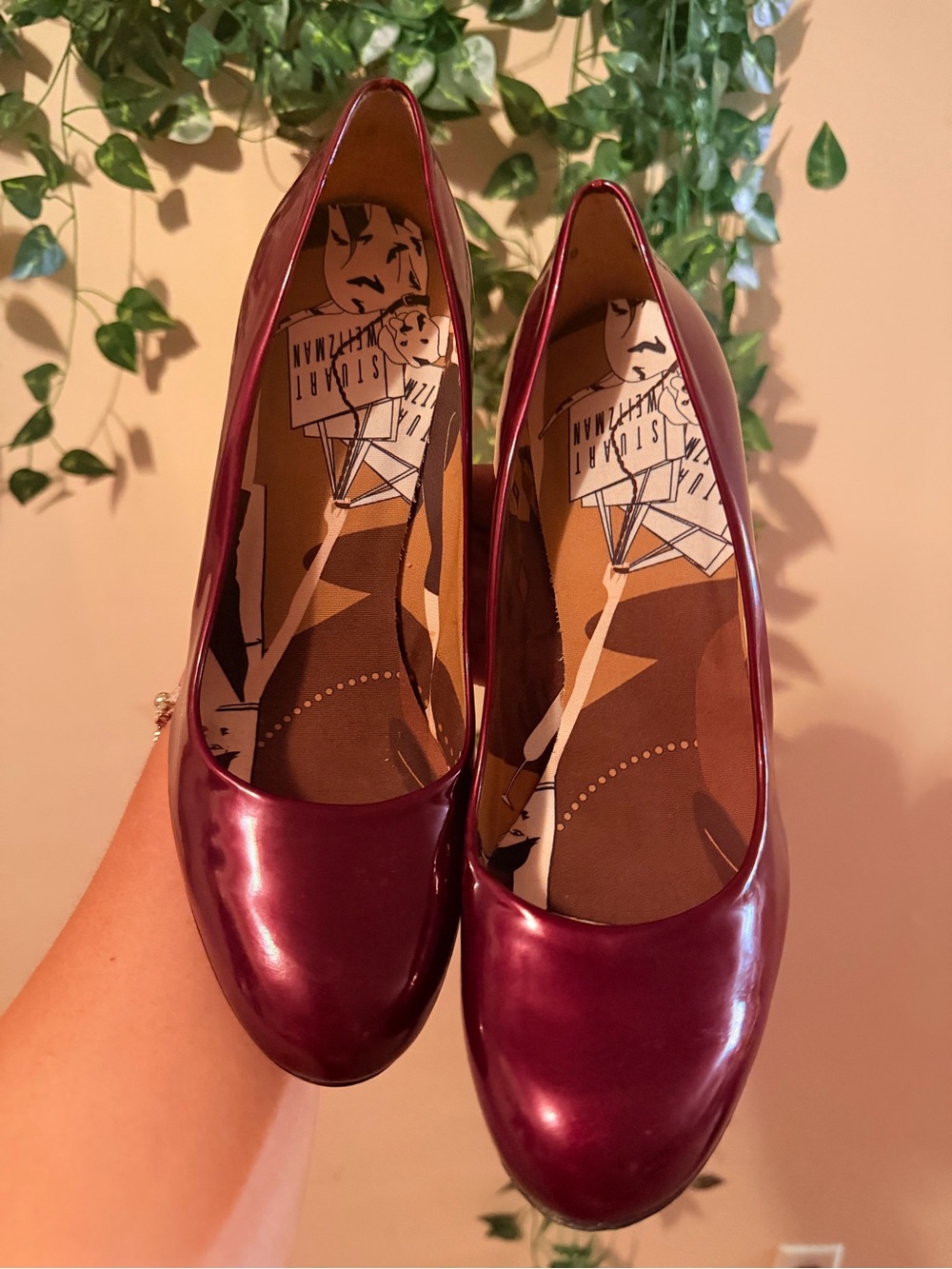 Stuart Weitzman glossy Burgundy Leather Round-Toe High Heels